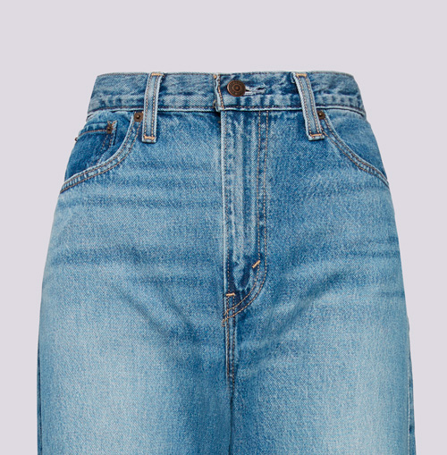 Mama knows best. Cu ce se poarta mom jeans?